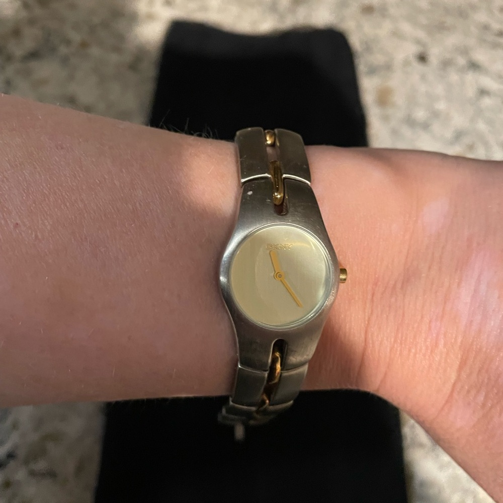 DKNY watch woman’s